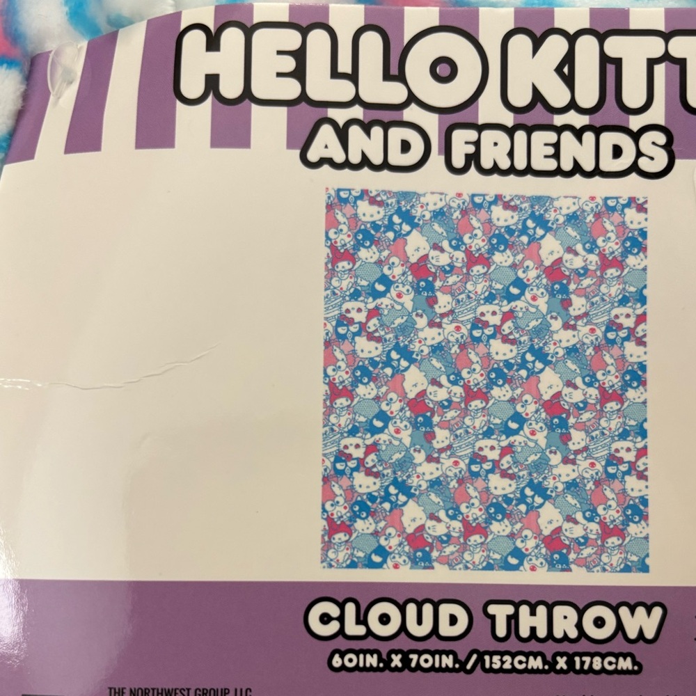 Hello Kitty Throw - Picture 2 of 2
